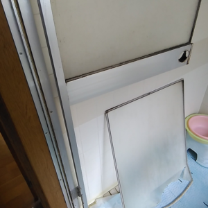 浴室ドアのアクリル板の交換
